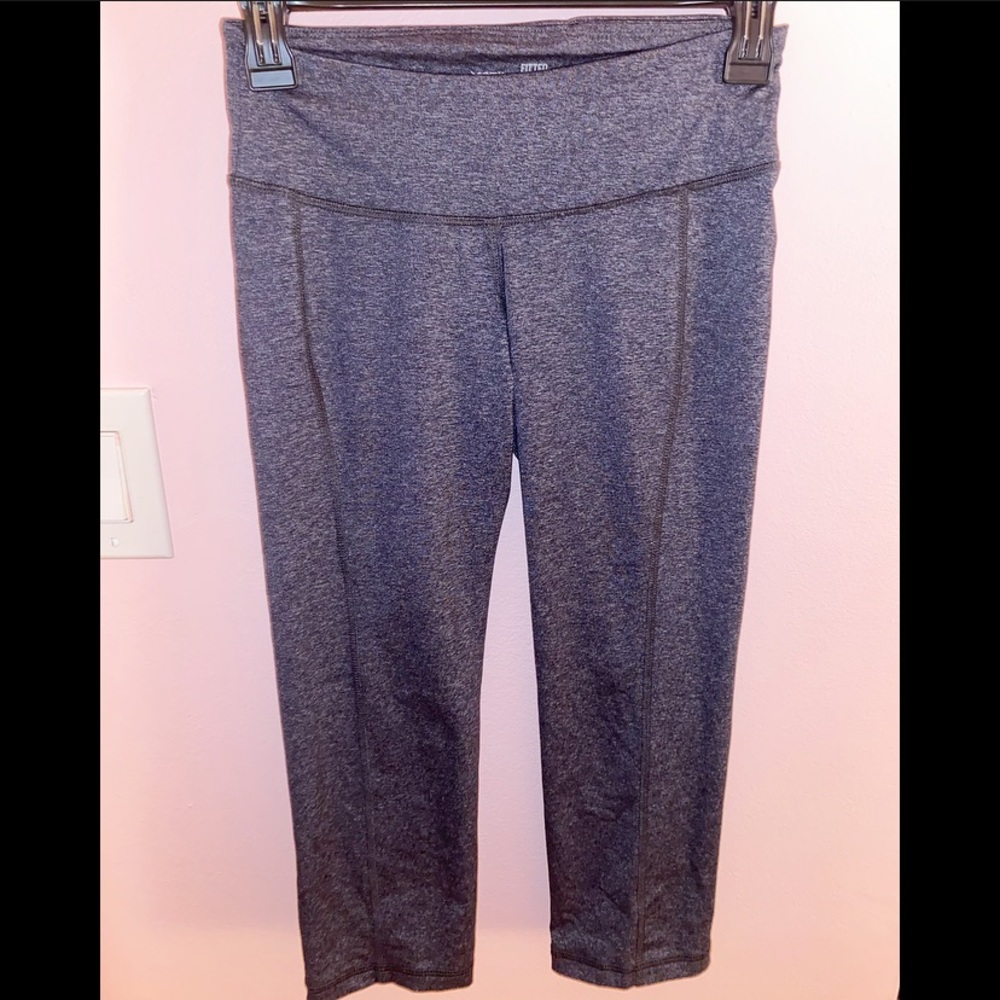 ❗️SALE❗️Old Navy active crop workout pants!